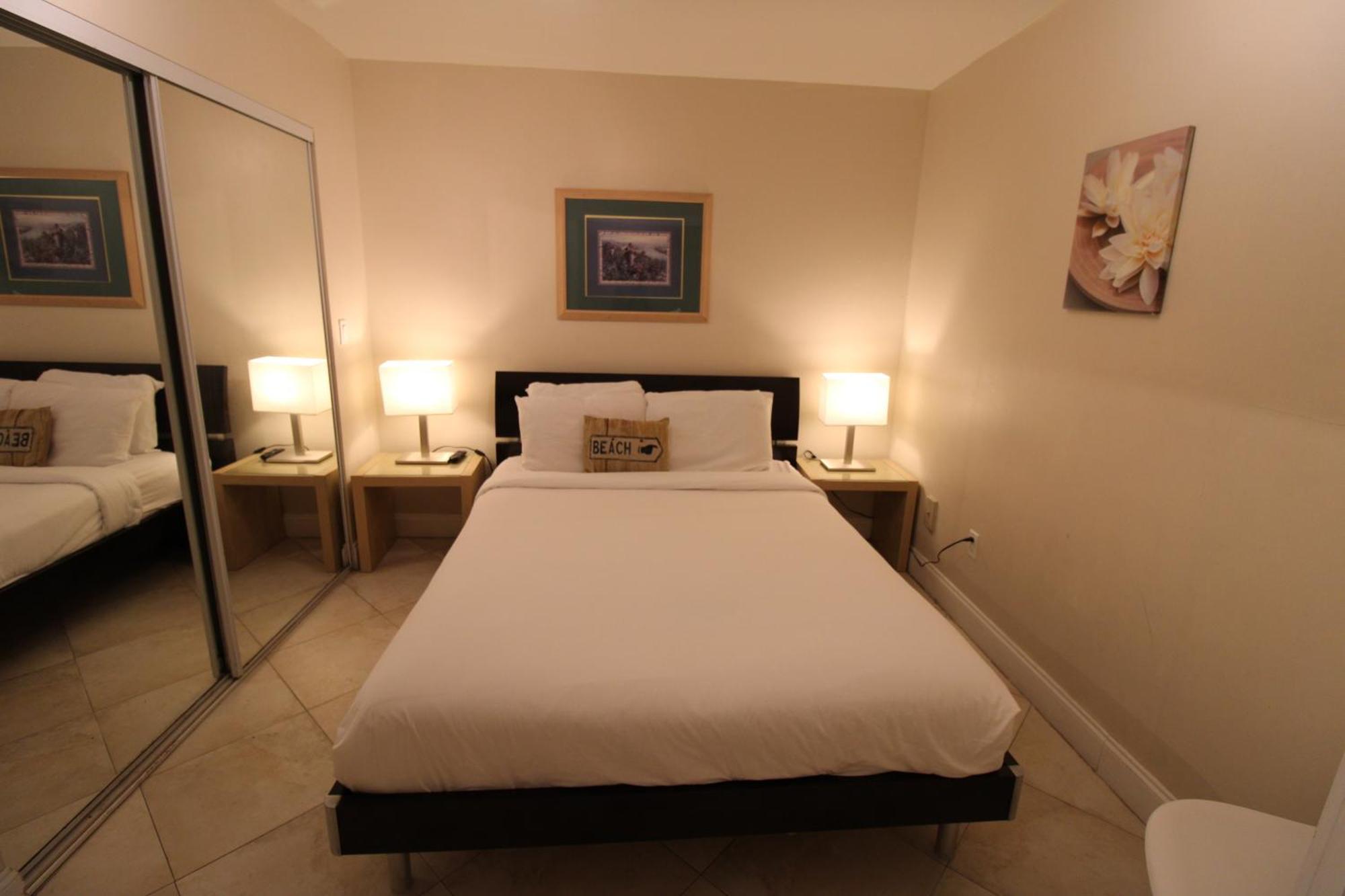 Сasa de vacaciones Castle B17 Contemporary With Pool, Access And Free Parking